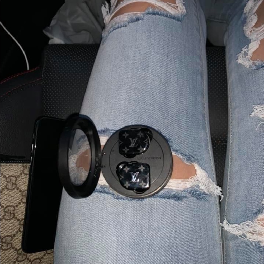 luis vuitton wire less headphones